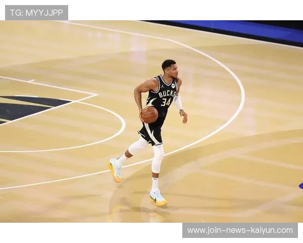 字母哥接连上演单臂暴扣，雄鹿强势打出10-0